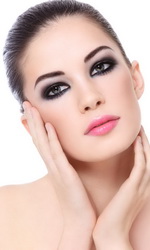 Макияж Smoky eyes с черными тенями Макияж Smoky eyes с черными тенями