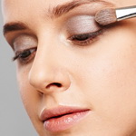 Макияж smoky eyes для голубых глаз 