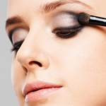 Макияж smoky eyes для голубых глаз 
