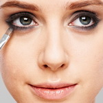 Макияж smoky eyes для голубых глаз 