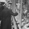 Витрина обувного магазина Москва 1938 г