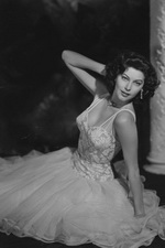 Платье с пышной юбкой из тюля. Ава Гарднер, 1954 год Платье с пышной юбкой из тюля. Ава Гарднер, 1954 год