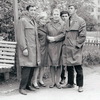 Мода СССР. Многие по-прежнему носят плащ-болонью, 1973 год Мода СССР. Многие по-прежнему носят плащ-болонью, 1973 год