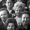 Мода СССР, жабо. Участницы XXIV съезда КПСС (внизу слева В. Терешкова), 1971 год Мода СССР, жабо. Участницы XXIV съезда КПСС (внизу слева В. Терешкова), 1971 год