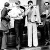 Советская мода. Брюки клеш, Москва, ВДНХ, 1975 год Советская мода. Брюки клеш, Москва, ВДНХ, 1975 год