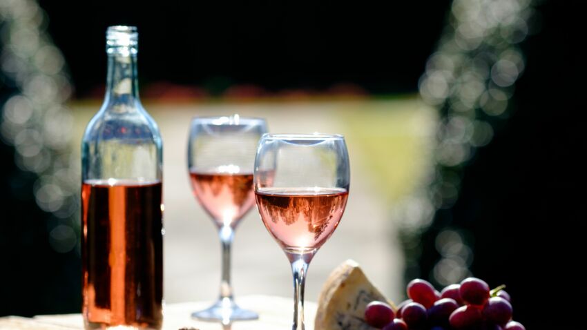 Чем особенны летние вина и как их выбрать? bouteille-de-rose-en-3-minutes.jpeg