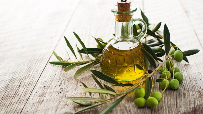 Как ароматизировать оливковое масло huile-d-olive-4-recettes-beaute-pour-le-visage-le-corps-et-les-cheveux-a-faire-a-la-maison.jpeg