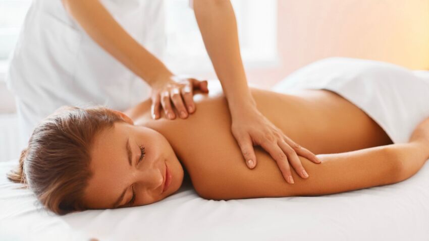 Какой массаж выбрать? caresses-massages-quels-sont-les-bienfaits-du-toucher-sur-la-sante.jpeg