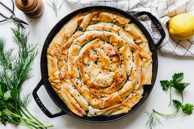Спанакопита - греческий пирог со шпинатом spanakopita.jpg