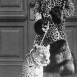 Американская актриса и танцовщица Мэриан Никсон в леопардовом пальто, 1925 год