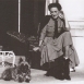 Уоллис Симпсон в двухцветных туфлях, 1940-е Уоллис Симпсон в двухцветных туфлях, 1940-е