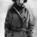 Влияние военной формы на стиль одежды. Женский тренчкот. Европа, 1930-е годы
