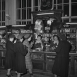 Красная москва. В отделе парфюмерии Новосибирского магазина 1954 год Красная москва. В отделе парфюмерии Новосибирского магазина 1954 год