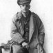 Английский офицер в тренчкоте, 1915 год