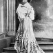 Танцовщица Марсель Лендер в платье Жака Дусе 1904 г. Танцовщица Марсель Лендер в платье Жака Дусе 1904 г.