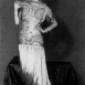 Американская галеристка Пегги Гугенхейм в костюме Поля Пуаре, 1923 г. Американская галеристка Пегги Гугенхейм в костюме Поля Пуаре, 1923 г.